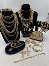 JOB LOT x 40 VINTAGE & MODERN GOLD TONE COSTUME JEWELLERY