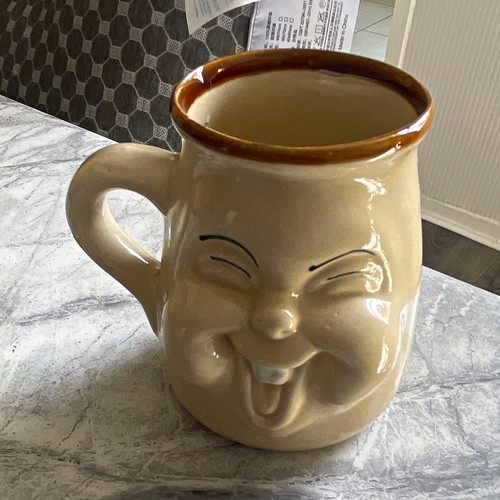Beige brown face - brown, 3d
