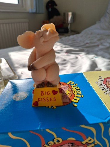 Piggin celebrations big kisses - celebrations,