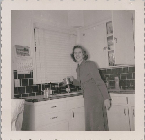 Vtg snapshot smiling woman - snapshot,