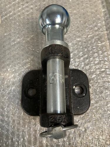 Double duty 50mm ball hitch