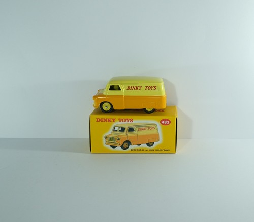 Norev bedford van model 482 - ca,