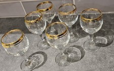 Set of 6 wine glasses –