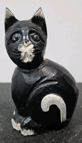 Vintage handcarved handpainted - handcarved,