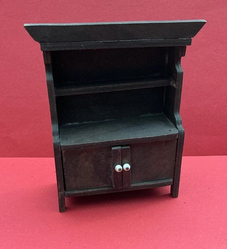 Vintage dolls house - dolls, pit