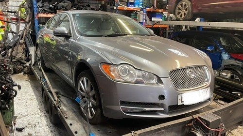 2010 jaguar wiper nut - xf,