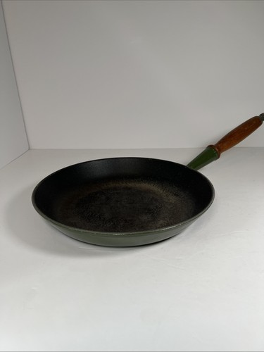 Creuset dark green cast - le,