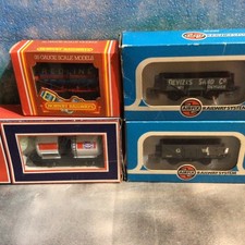 Job lot of 4 boxed Wagons 00