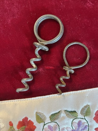 Antique clough finger - clough, pull