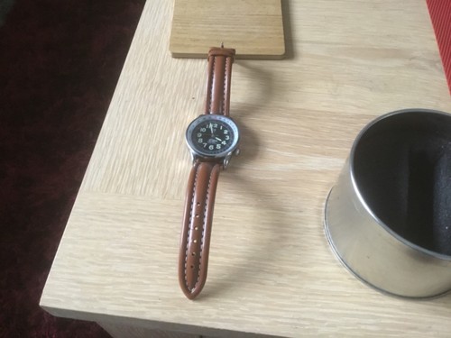 Lip men wrist - lip,