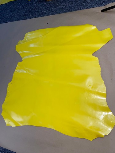 Bright lemon yellow - bright,