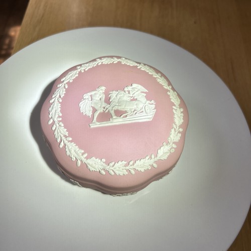 Wedgwood jasper pink scalloped - jasper,