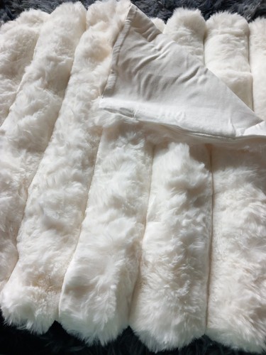 Pair white cream - of, white/cream