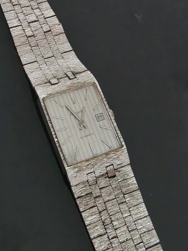 Vintage accurist mens bark