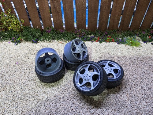 Scale mercedes alphards - mercedes,