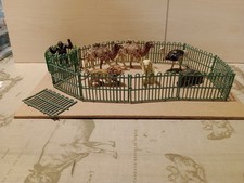 Britains Plastic Zoo Fences And 7 Animals - 11 Large Pen Fences And 4 Small