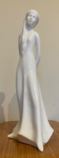 ROYAL DOULTON Figurine HN 3665