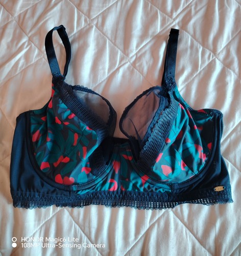 Pretty navy blue patterned bra