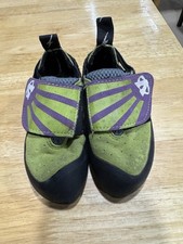 Evolv VTR 30 children’s Climbing Shoes Size UK 11.5 in green and purple accents 