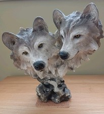 Beautiful Two Wolves Head Ornament Sculpture Statue Home Decor Wildlife Wolf