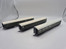 Hornby  OO Gauge Model Railway Southern Green rake of  3 Coaches