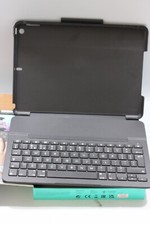 Logitech Slim Folio Bluetooth UK Keyboard Cover For Apple iPad 7/8/9th Gen BNIB