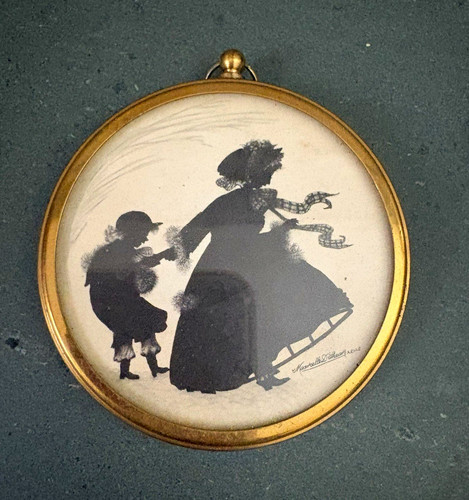Round gold tone - gold, metal