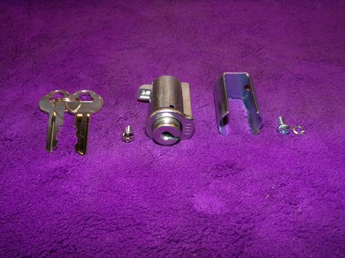 Glove box lock - chevy, truck