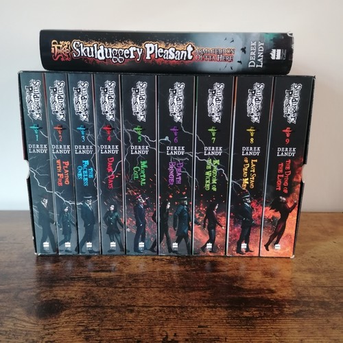 Skulduggery pleasant derek - skulduggery,