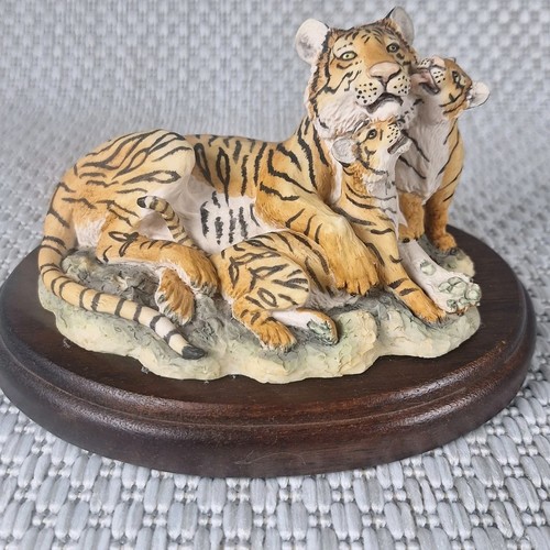 Border fine arts bengal tigers - border,