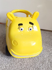 Disney Jungle Junction Hippobus Beetlebug Transport Toy Yellow Includes ×3 Bugs 