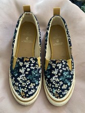 Fat Face Canvas Shoes. Size 6