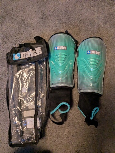 Byte junior shin - shin, guards