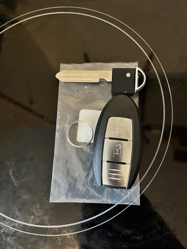 Nissan button car key - 2,