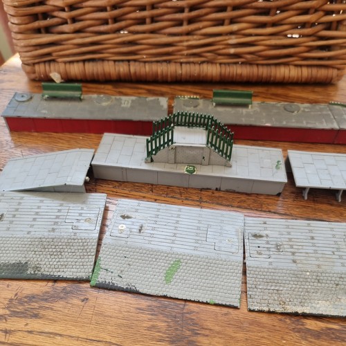 Triang hornby r63 station - triang,