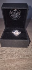 Stunning 18k white gold - stunning,