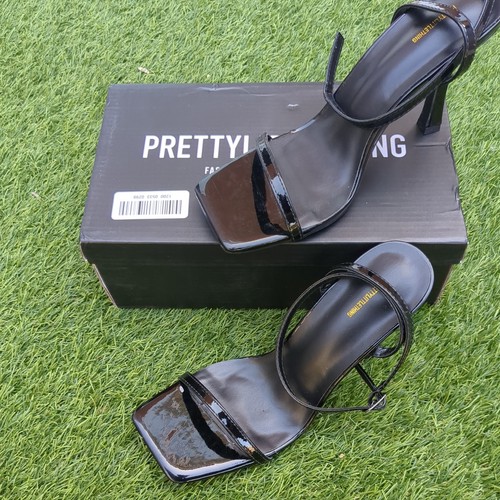 Ladies pretty little thing - little,
