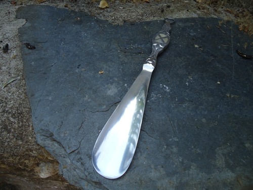 Silver shoe horn with mother - horn,