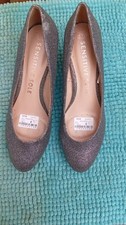 Sensitive Sole Women’s Silver Glitter Court Shoes – Size 8
