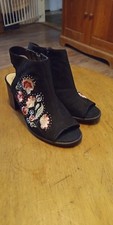 Primark Embroidered Club Heel Shoes Open Toe  Size 4 / Embroidered Sandles 4-37