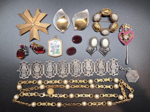 Vintage costume jewelry - vintage, lot