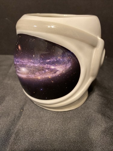 Nasa space helmet sculpted - 3d,