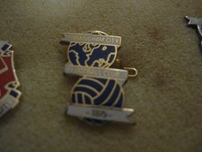 RARE OLD BIRMINGHAM CITY FOOTBALL CLUB (135) ENAMEL BROOCH PIN BADGE
