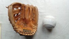 VINTAGE HUTCH 82 LEATHER HANDFORMED BASEBALL GLOVE WITH RED DOT SOFTBALL