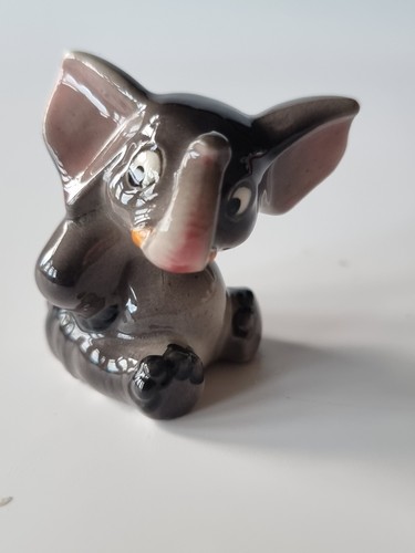 Elephant figurine hands - hands, on