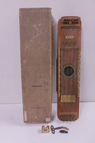 Rough 1930s ukelin - 1930s,