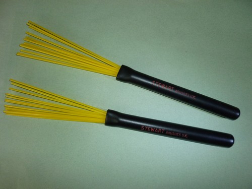 Retractable yellow nylon - retractable,