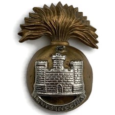 WW2 Royal Inniskilling Fusiliers Irish Regiment Cap Badge Flag Right - Original