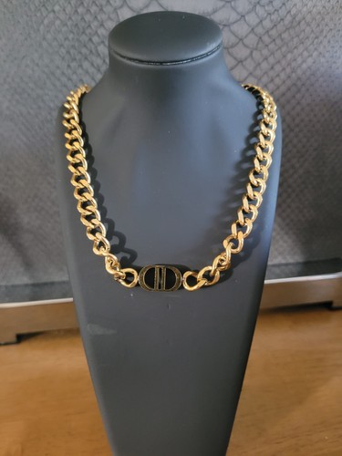 Chunky gold necklace non - necklace,