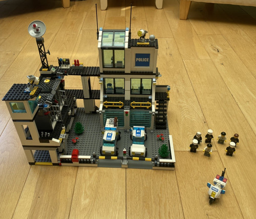 Lego city police station 7744 - lego,